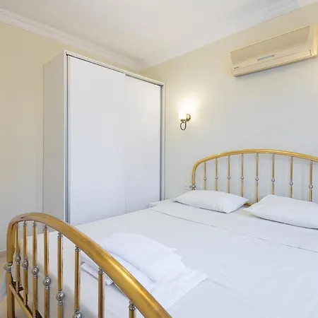 Sleeps 7 With Pool Air Con And Wifi *