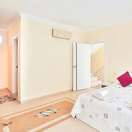 Sleeps 7 With Pool Air Con And Wifi Villa
