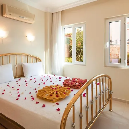 Sleeps 7 With Pool Air Con And Wifi
