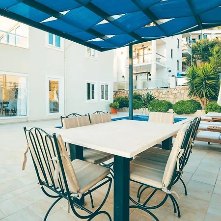 Villa Sleeps 7 With Pool Air Con And Wifi