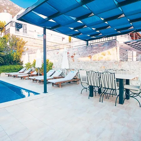 Villa Sleeps 7 With Pool Air Con And Wifi *